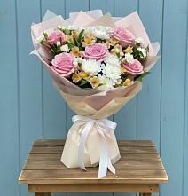 Букет цветов из:  Гвоздики, Орхидеи и Розы в Кострово