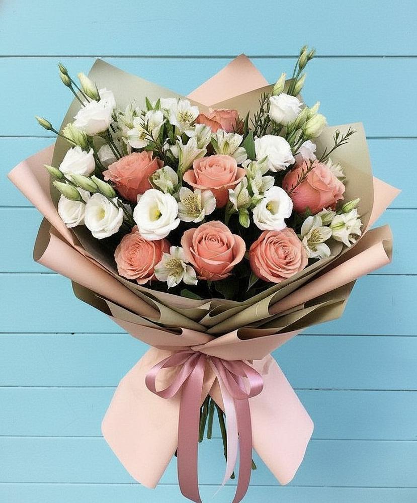 Букет цветов из: Розы, Альстромерии и Лизиантусы в Кострово