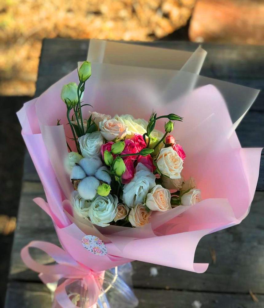 Букет цветов из: Розы и Лизиантусы в Кострово