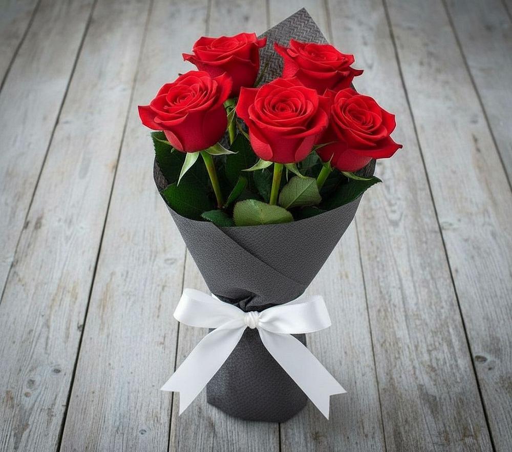 Букет 5 Красных роз Эдлесс Лав в Кострово