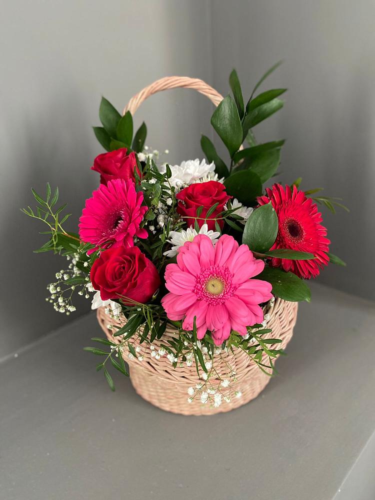 Цветочная композиция из Розы, Хризантемы и Герберы в корзине в Кострово