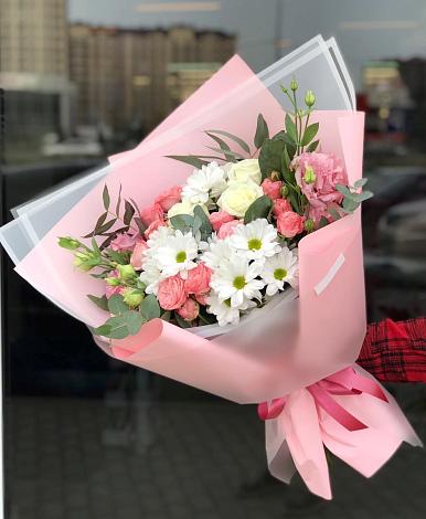 Букет цветов из: Розы, Лизиантусы и Хризантемы в Кострово