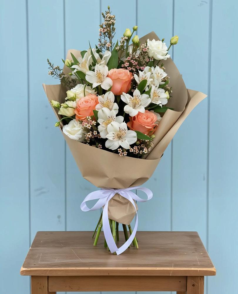 Букет цветов из: Альстромерии, Лизиантусы, Розы и Хризантемы в Кострово